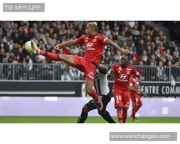 北京网球队边路渗透战术解析与赛事表现的深度剖析 北京网球队边路渗透战术解析与赛事表现的深度剖析